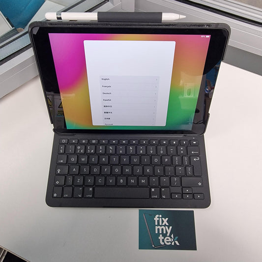 iPad 9 64GB (inc. keyboard and pencil)